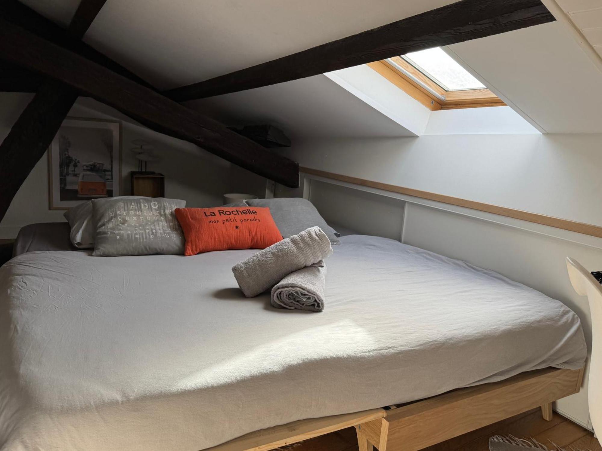 Ღ La Cabane Rochelaise • Vue Sur Le Vieux-Port La Rochelle  Extérieur photo